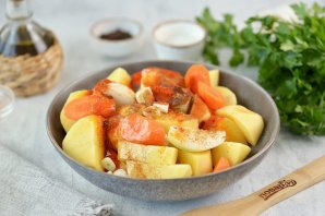 Телячья ножка с овощами в духовке