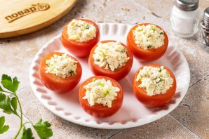 Помидоры, фаршированные сыром и чесноком