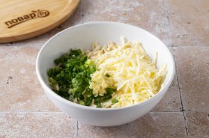 Помидоры, фаршированные сыром и чесноком