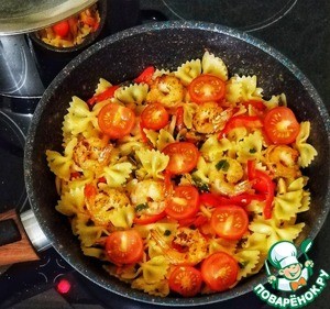 Фарфалле с морепродуктами в цитрусовом соусе Фарфалле с морепродуктами в цитрусовом соусе