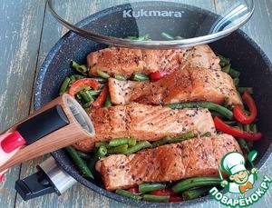 Форель, запечённая со стручковой фасолью