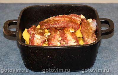 Свиные ребрышки с картошкой в казане, запеченные в духовке