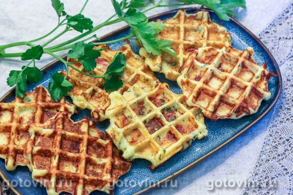 Вафли картофельные с начинкой из сыра и колбасы Вафли картофельные с начинкой из сыра и колбасы