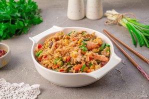 Жареный рис по-янчжоуски Жареный рис по-янчжоуски