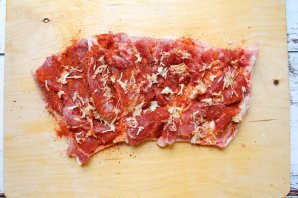 Рулет из свиной рульки в мультиварке