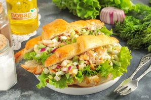 Круассаны с куриным салатом внутри Круассаны с куриным салатом внутри