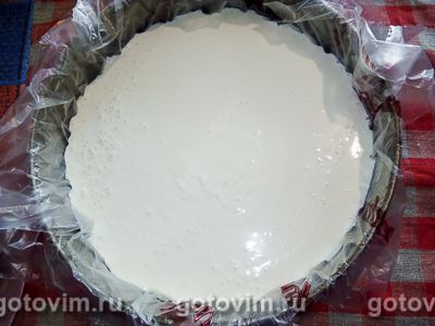 Десерт из клубники с желе, творогом и миндальной крошкой Десерт из клубники с желе, творогом и миндальной крошкой