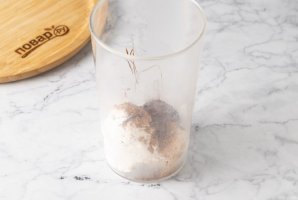 Шоколадно-молочный коктейль с мороженым Шоколадно-молочный коктейль с мороженым