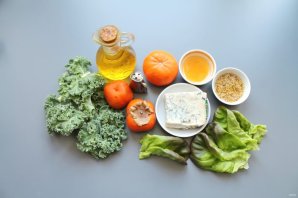 Салат с хурмой и голубым сыром Салат с хурмой и голубым сыром
