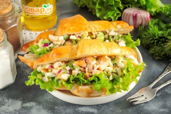 Круассаны с куриным салатом внутри Круассаны с куриным салатом внутри