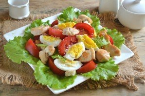 Салат Цезарь с курицей и сухариками Салат Цезарь с курицей и сухариками