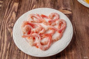 Салат с креветками, авокадо, шпинатом и апельсинами