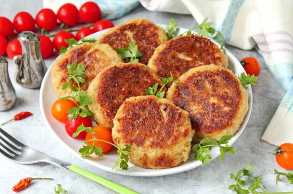 Котлеты из леща с салом Котлеты из леща с салом
