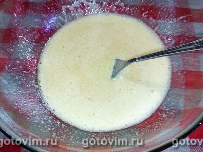 Десерт из клубники с желе, творогом и миндальной крошкой Десерт из клубники с желе, творогом и миндальной крошкой