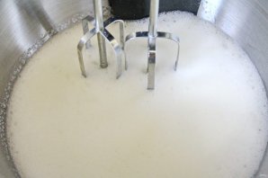 Меренговый рулет с мандаринами Меренговый рулет с мандаринами
