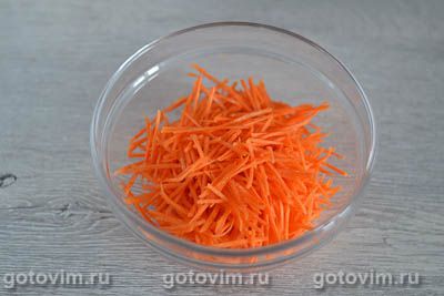 Морковный салат с чесноком и зернами граната