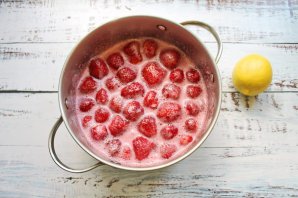 Варенье из клубники с перцем и мятой Варенье из клубники с перцем и мятой