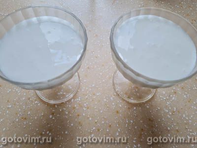 Желе из йогурта с творожным сыром и клубникой (на желатине) Желе из йогурта с творожным сыром и клубникой (на желатине)