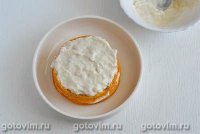 Нежный морковный бисквит с мягким творогом и бананом (для микроволновки)