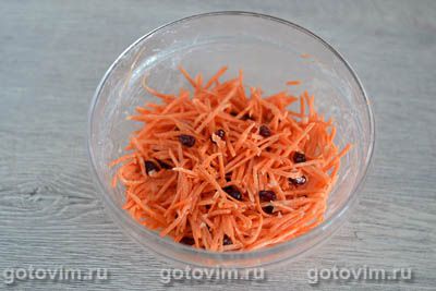 Морковный салат с чесноком и зернами граната