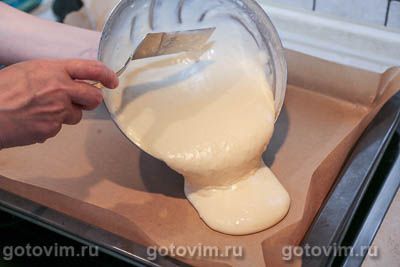 Бисквитный рулет с кремом, манго и клубникой Бисквитный рулет с кремом, манго и клубникой
