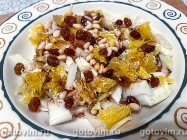Салат из фенхеля и апельсином с медовой заправкой Салат из фенхеля и апельсином с медовой заправкой