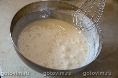 Бисквитный рулет с кремом, манго и клубникой Бисквитный рулет с кремом, манго и клубникой