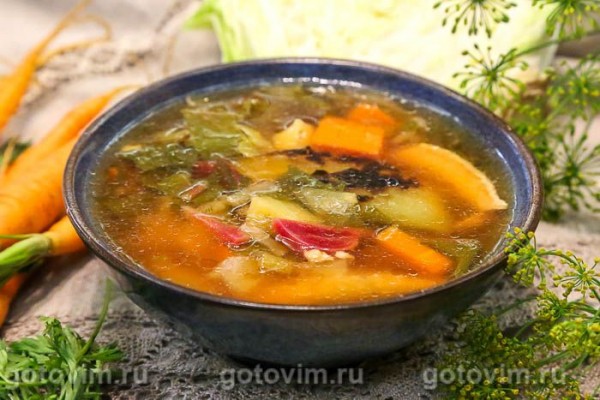 Летние щи на курином бульоне со свекольной ботвой Летние щи на курином бульоне со свекольной ботвой