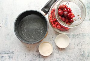 Компот из черемухи и вишни на зиму Компот из черемухи и вишни на зиму