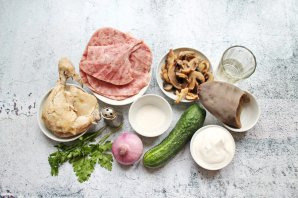 Салат "Фаворит" с курицей Салат "Фаворит" с курицей
