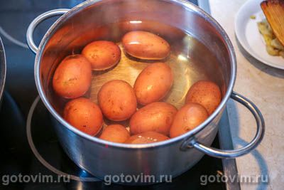Молодой картофель с чесноком и зеленью в ароматном сливочном масле Молодой картофель с чесноком и зеленью в ароматном сливочном масле