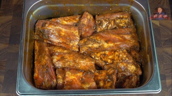 Отличительный вкусовой опыт: свиные рёбрышки, зачаровывающе запечённые под ароматным маринадом