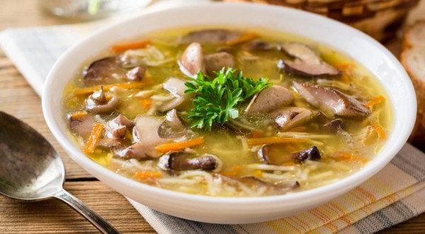 Быстрый грибной суп с шампиньонами и белыми грибами, пошаговый рецепт с фото на 88 ккал Быстрый грибной суп с шампиньонами и белыми грибами, пошаговый рецепт с фото на 88 ккал