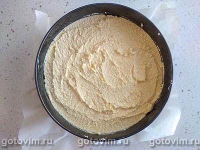 Творожный пирог с персиками и воздушной меренгой