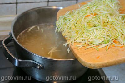 Летний куриный суп с кабачками, фасолью и свекольной ботвой Летний куриный суп с кабачками, фасолью и свекольной ботвой