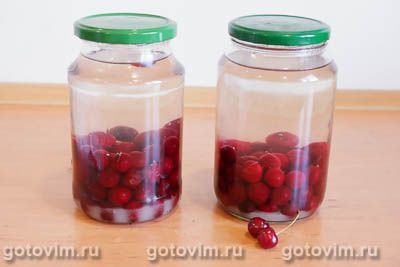 Компот из вишни с косточками