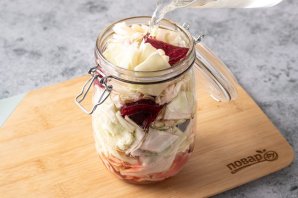 Капуста со свеклой и чесноком быстрого приготовления Капуста со свеклой и чесноком быстрого приготовления