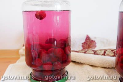 Компот из вишни с косточками