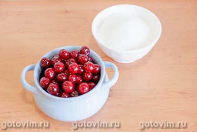 Компот из вишни с косточками