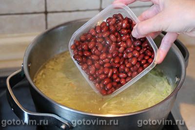 Летний куриный суп с кабачками, фасолью и свекольной ботвой Летний куриный суп с кабачками, фасолью и свекольной ботвой