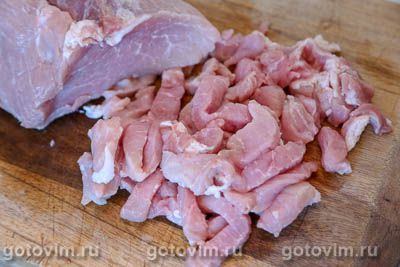 Фунчоза со свининой и стручками молодого зеленого горошка Фунчоза со свининой и стручками молодого зеленого горошка