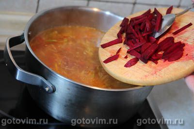 Летний куриный суп с кабачками, фасолью и свекольной ботвой Летний куриный суп с кабачками, фасолью и свекольной ботвой
