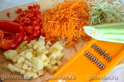 Летний куриный суп с кабачками, фасолью и свекольной ботвой Летний куриный суп с кабачками, фасолью и свекольной ботвой