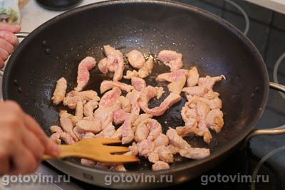 Фунчоза со свининой и стручками молодого зеленого горошка Фунчоза со свининой и стручками молодого зеленого горошка