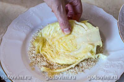 Шницель из молодой капусты в сухарях, запеченный в духовке Шницель из молодой капусты в сухарях, запеченный в духовке