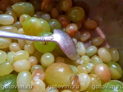 Десерт из виноградного желе со сливочным сыром