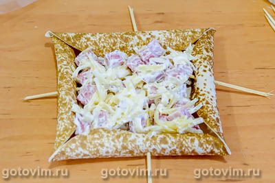 Пицца из лаваша с сыром и копченой колбасой