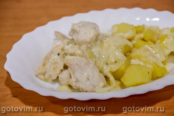 Куриное филе, тушённое со сметаной Куриное филе, тушённое со сметаной