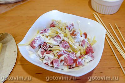 Пицца из лаваша с сыром и копченой колбасой