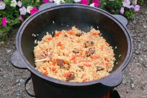 Плов из говядины в казане на костре Плов из говядины в казане на костре